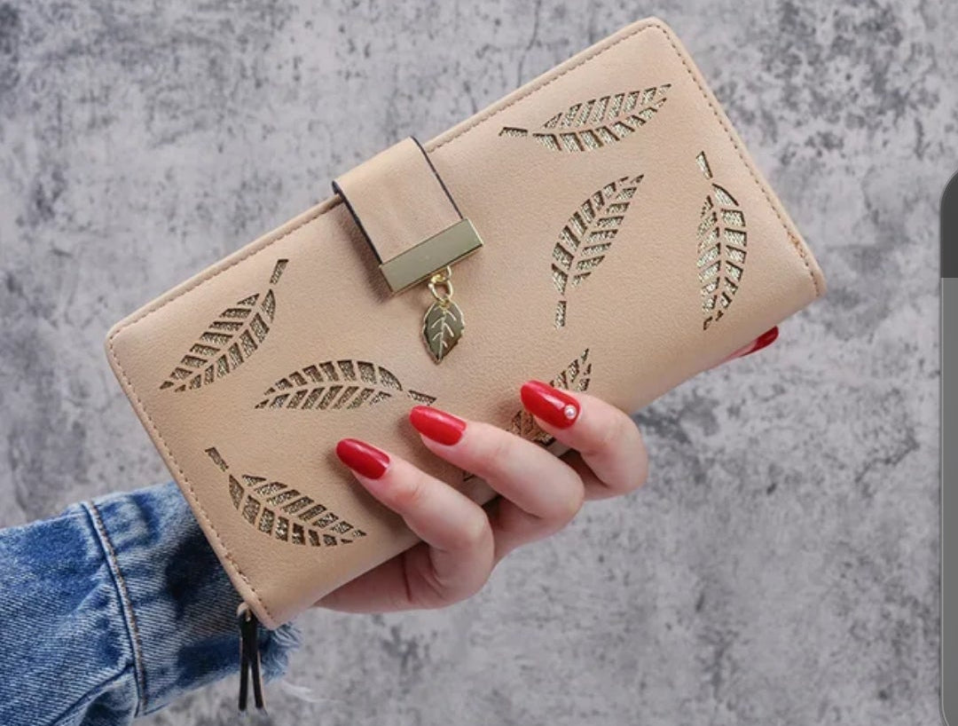 LADDIES HALLOWED OUT LEAVES FASHION PURSES.